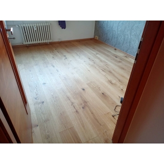 Třívrstvá dřevěná podlaha do bytu v panelovém domě Floorcon